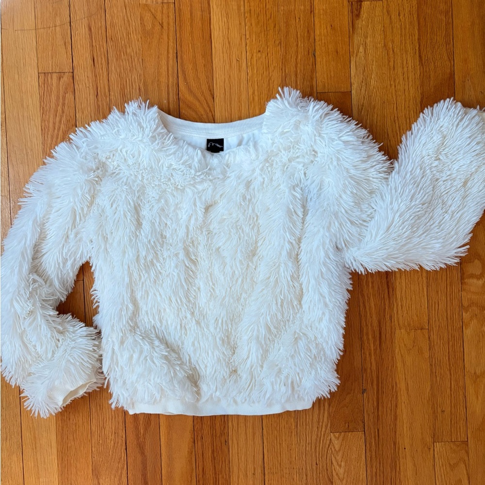 Art Class Juniors Fluffy White Sweater
